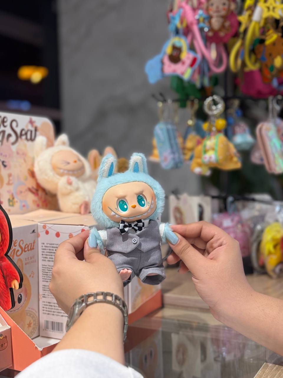 عروسک آویز کیف مدل لبوبوی لباس دار